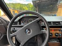 Gebraucht Mercedes E230 132 PS (97 kW) 1988 Limousine