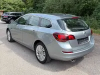 Gebraucht Opel Astra Edition 140 PS (102 kW) 2011 Grau Kombi
