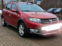 Gebraucht Dacia Sandero 90 PS (66 kW) 2014 Rot Limousine
