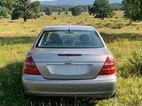 Używany Mercedes E320 Elegance 224 KM (164 kW) 2004 Srebrny Sedan/Limuzyna