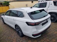 Neu VW Passat R-line 193 PS (141 kW) 2025 Pure white Kombi