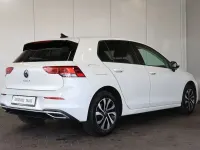 Second-hand VW Golf VIII Active 150 CP (110 kW) 2023 Alb Berlinǎ