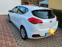 Gebraucht Kia Ceed 99 PS (72 kW) 2015 Weiß Kleinwagen