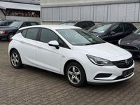 Gebraucht Opel Astra Selection 105 PS (77 kW) 2016 Weiß Limousine