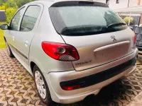 Gebraucht Peugeot 206+ 68 PS (50 kW) 2009 Silber Kleinwagen