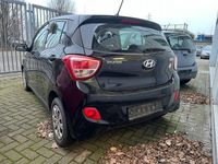 Gebraucht Hyundai i10 Select 67 PS (49 kW) 2015 Schwarz Kleinwagen