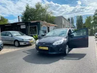Gebraucht Ford Focus 105 PS (77 kW) 2012 Grau Limousine
