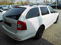 Gebraucht Skoda Octavia Ambition 105 PS (77 kW) 2013 Weiß Kombi