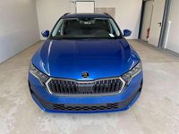 Neu Skoda Octavia Essence 150 PS (110 kW) 2026 [8x8x] race blue metallic Kombi