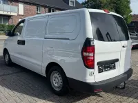 Gebraucht Hyundai H-1 170 PS (125 kW) 2018 Weiß Van / Kleinbus