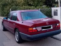 Gebraucht Mercedes E230 133 PS (97 kW) 1989 Rot Limousine