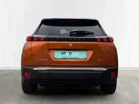 Gebraucht Peugeot e-2008 GT 100 kW (136 PS) 2023 Orange fusion (metallic) SUV
