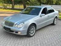Gebraucht Mercedes E220 150 PS (110 kW) 2002 Silber Limousine
