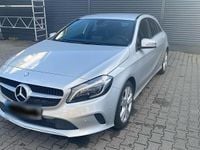 Gebraucht Mercedes A180 116 PS (85 kW) 2016 Silber Kleinwagen