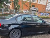 Gebraucht BMW 318 143 PS (105 kW) 2008 Schwarz Limousine