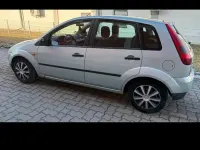 Gebraucht Ford Fiesta 70 PS (51 kW) 2004 Silber Kleinwagen