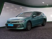 Gebraucht VW Passat Elegance 150 PS (110 kW) 2025 Grün / mariposit grün Kombi