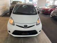 Gebraucht Toyota Aygo Basis 68 PS (50 kW) 2013 Weiß Kleinwagen
