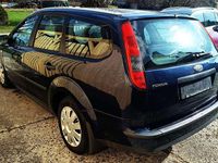 Gebraucht Ford Focus Trend 116 PS (85 kW) 2006 Blau Kombi