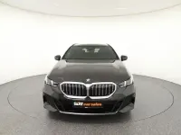 Gebraucht BMW 520 M Sport 197 PS (144 kW) 2025 Sophistorgrau Kombi