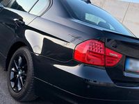Gebraucht BMW 320 170 PS (125 kW) 2009 Schwarz Limousine