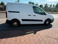 Gebraucht Peugeot Partner 98 PS (72 kW) 2013 Weiß Van / Kleinbus