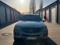 Gebraucht Mercedes ML320 254 PS (186 kW) 2008 Gold SUV