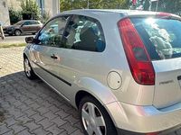 Gebraucht Ford Fiesta 60 PS (44 kW) 2004 Silber Kleinwagen
