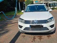 Gebraucht VW Touareg 262 PS (192 kW) 2015 Weiß SUV
