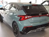 Neu Hyundai i20 Blackline 90 PS (66 kW) 2026 Grün Kleinwagen