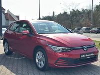 Używany VW Golf VIII 150 KM (110 kW) 2022 Czerwony Sedan/Limuzyna