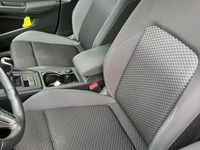 Gebraucht VW Golf VIII Active 131 PS (96 kW) 2022 Gelb Limousine