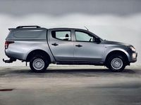 Gebraucht Mitsubishi L200 Basis 154 PS (113 kW) 2015 Silber Abholung