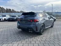 Neu BMW M135 Sport Line 300 PS (220 kW) 2026 Silber (bmw individual storm bay metallic) Kleinwagen
