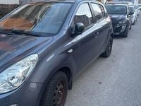 Gebraucht Hyundai i20 Classic 86 PS (63 kW) 2012 Grau Kleinwagen