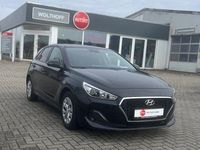 Gebraucht Hyundai i30 Select 120 PS (88 kW) 2019 Schwarz Limousine
