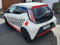 Gebraucht Toyota Aygo 69 PS (50 kW) 2016 Weiß Kleinwagen