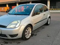 Gebraucht Ford Fiesta 107 PS (78 kW) 2004 Silber Kleinwagen