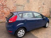 Gebraucht Ford Fiesta 60 PS (44 kW) 2011 Blau Kleinwagen