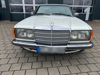 Gebraucht Mercedes 230 80 PS (58 kW) 1978 Weiß Coupé