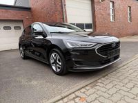 Usado Ford Focus Cool & Connect 120 CV (88 kW) 2022 Negro Utilitario