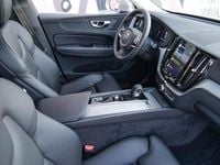 Gebraucht Volvo XC60 Plus 197 PS (144 kW) 2023 Silver dawn / metallic SUV