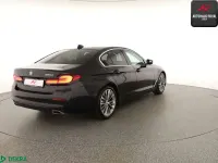 Gebraucht BMW 520 Performance 190 PS (139 kW) 2022 Black sapphire Limousine