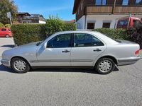 Gebraucht Mercedes E240 Elegance 170 PS (125 kW) 1999 Silber Limousine