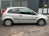Gebraucht Ford Fiesta 80 PS (58 kW) 2003 Silber Kleinwagen