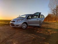 Gebraucht Toyota Yaris 99 PS (72 kW) 2011 Silber Kleinwagen
