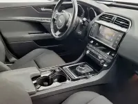Używany Jaguar XE Pure 200 KM (147 kW) 2017 Czarny Sedan/Limuzyna