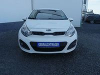 Gebraucht Kia Rio FIFA World Cup Edition 109 PS (80 kW) 2015 Weiß Limousine