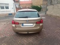Gebraucht BMW 520 Basis 183 PS (134 kW) 2011 Gold Limousine