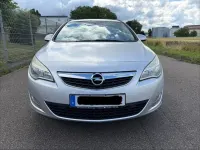 Gebraucht Opel Astra Edition 131 PS (96 kW) 2011 Grau Kombi